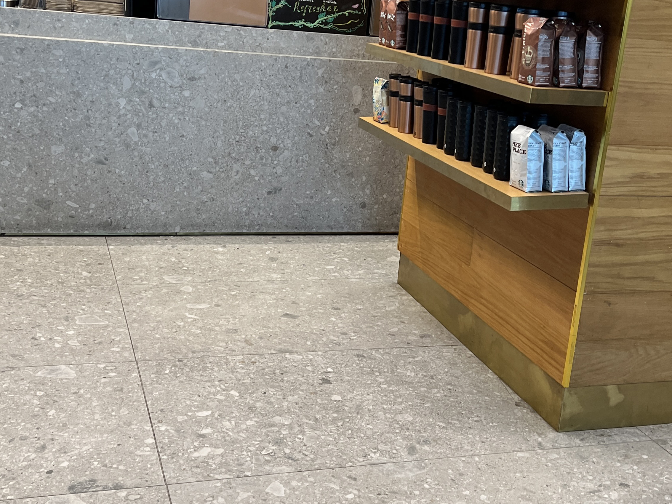 Серые плитки пола терраццо