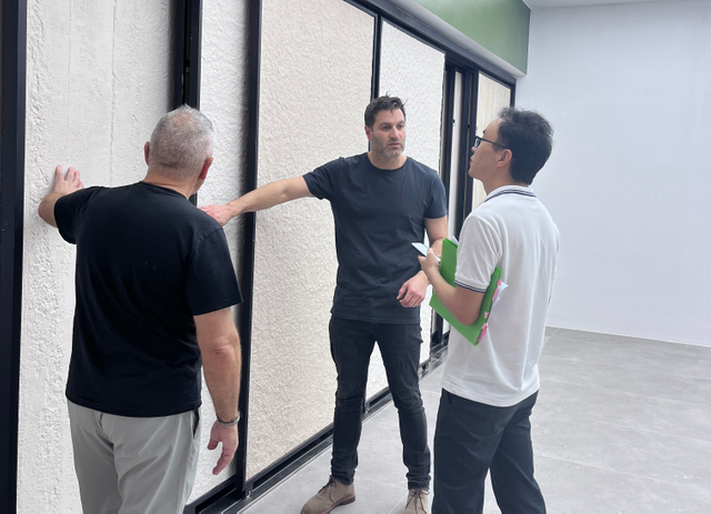 Австралийские клиенты посещают керамику Wi -Fi