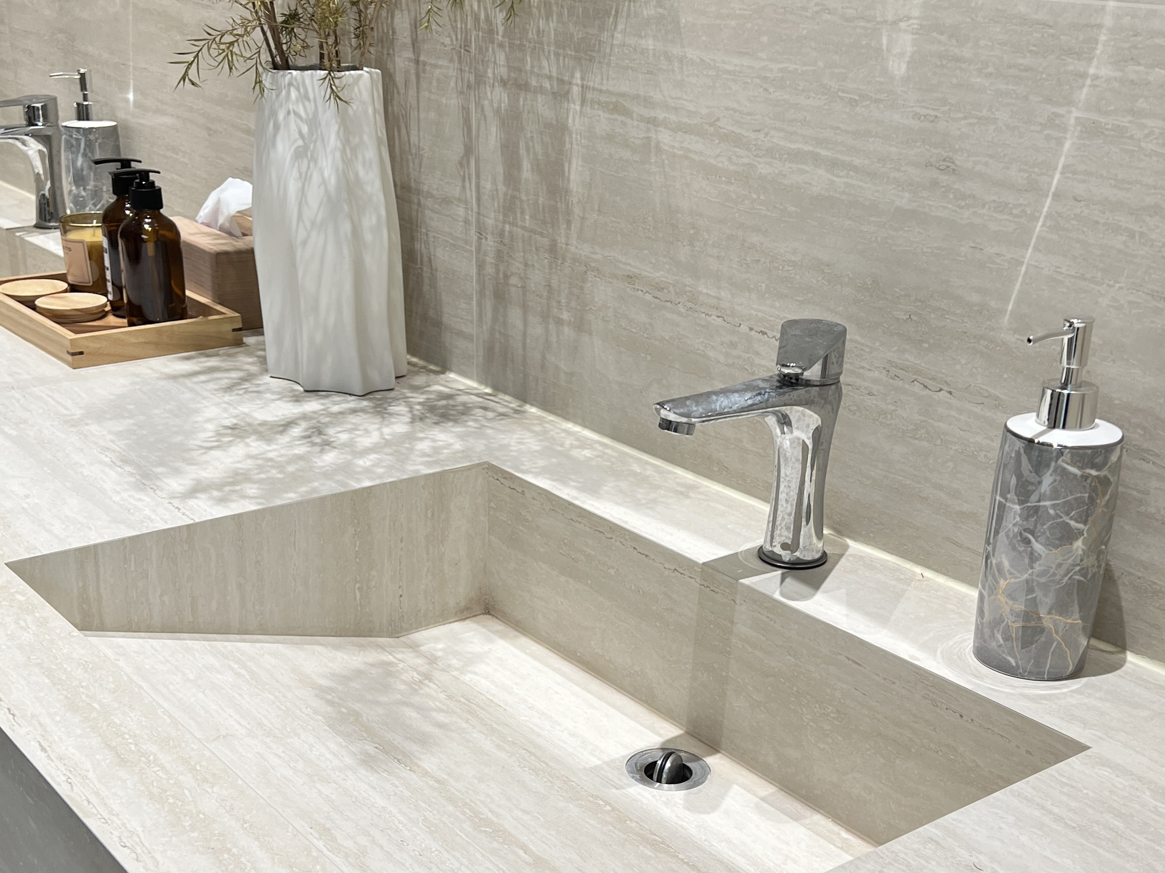 Травертин фарфоровый бассейн7