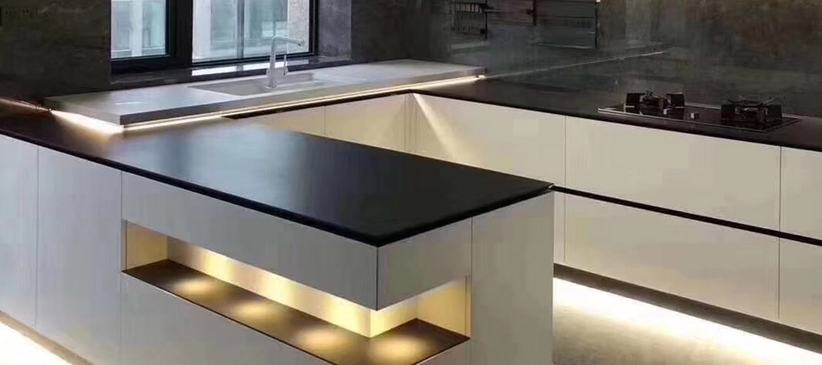 A-western-kitchen-in-a-cinese-community2