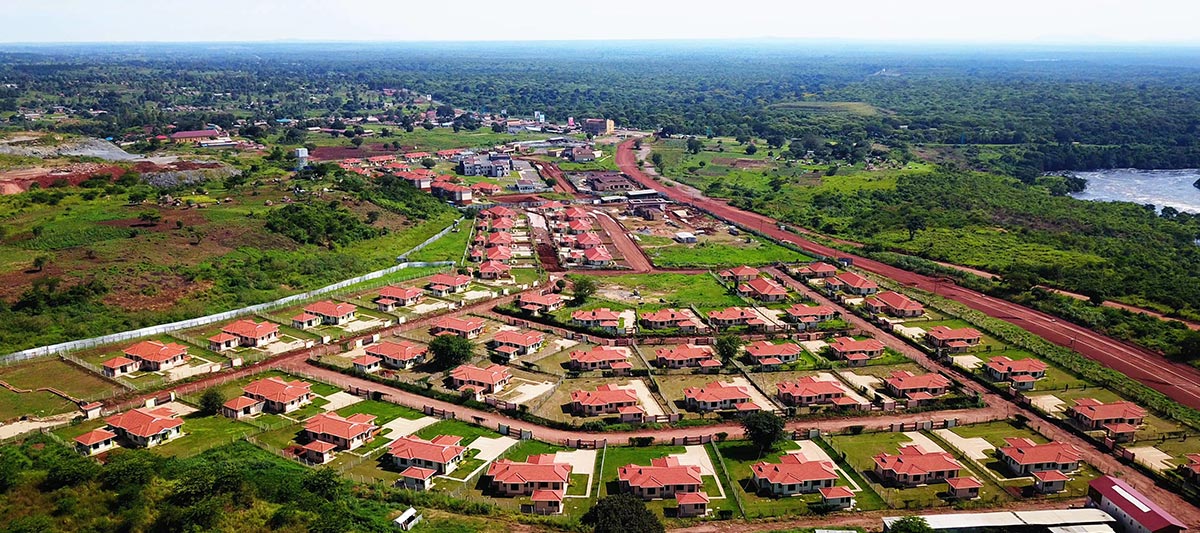 Карума гидроэлектростанция-лагерь сотрудников.